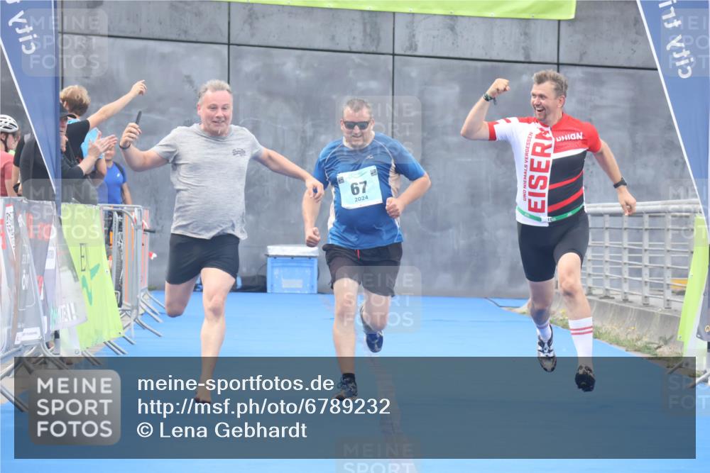 11.08.2024 - GEWOBA Citytriathlon Bremen Lena Gebhardt http://msf.ph/oto/6789232 11.08.2024 11:26:31 Ziel 67 meine-sportfotos.de
