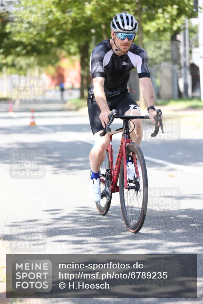 11.08.2024 - GEWOBA Citytriathlon Bremen H.Heesch http://msf.ph/oto/6789235 11.08.2024 13:15:46 Radfahren 358, 361, 421, 445, 485, 503, 512, 524, 536, xxx, 665 meine-sportfotos.de