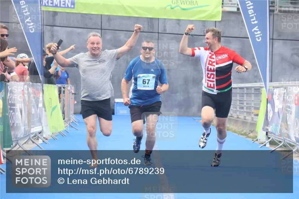 11.08.2024 - GEWOBA Citytriathlon Bremen Lena Gebhardt http://msf.ph/oto/6789239 11.08.2024 11:26:32 Ziel 67 meine-sportfotos.de