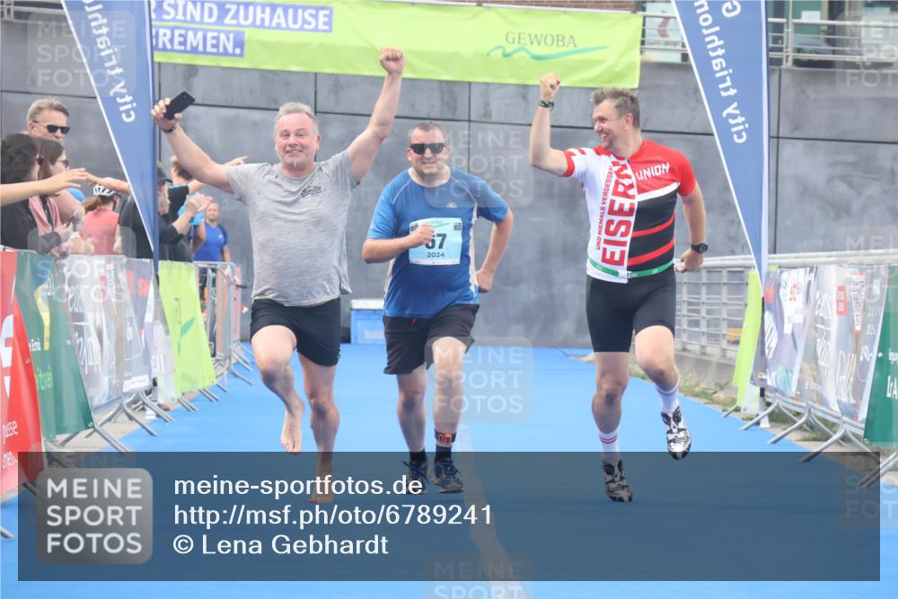 11.08.2024 - GEWOBA Citytriathlon Bremen Lena Gebhardt http://msf.ph/oto/6789241 11.08.2024 11:26:32 Ziel 67 meine-sportfotos.de