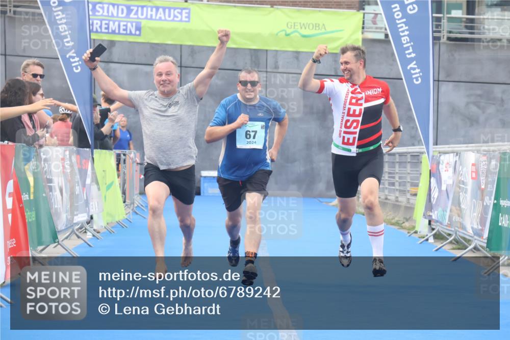 11.08.2024 - GEWOBA Citytriathlon Bremen Lena Gebhardt http://msf.ph/oto/6789242 11.08.2024 11:26:32 Ziel 67 meine-sportfotos.de