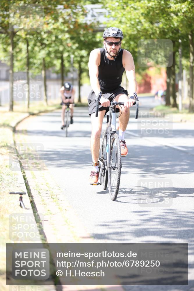 11.08.2024 - GEWOBA Citytriathlon Bremen H.Heesch http://msf.ph/oto/6789250 11.08.2024 13:15:48 Radfahren 358, 361, 421, 445, 485, 503, 512, 524, 536, xxx, 665 meine-sportfotos.de