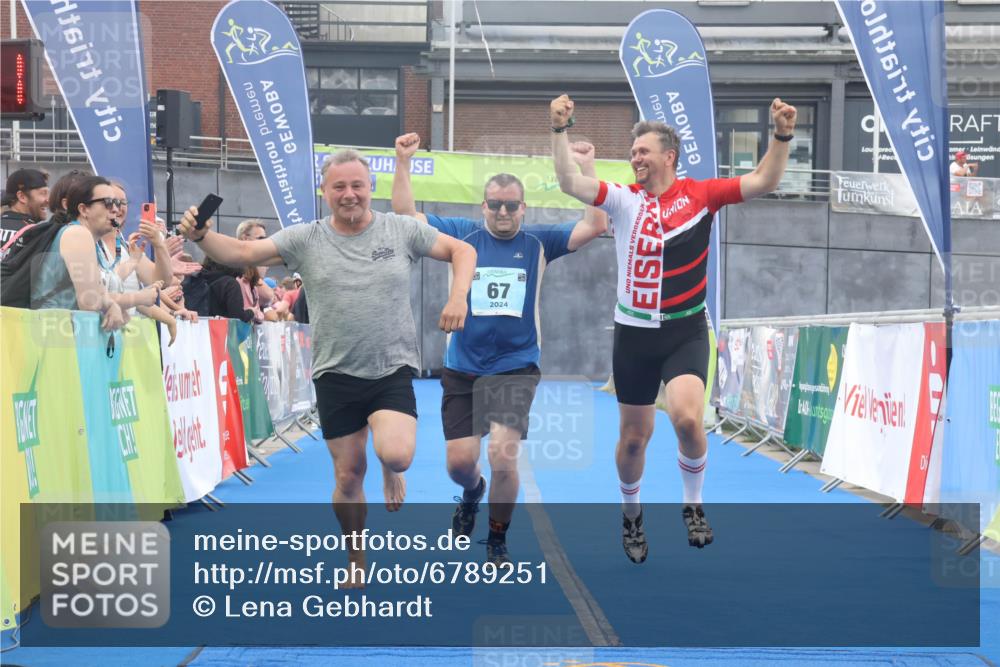 11.08.2024 - GEWOBA Citytriathlon Bremen Lena Gebhardt http://msf.ph/oto/6789251 11.08.2024 11:26:34 Ziel 67 meine-sportfotos.de
