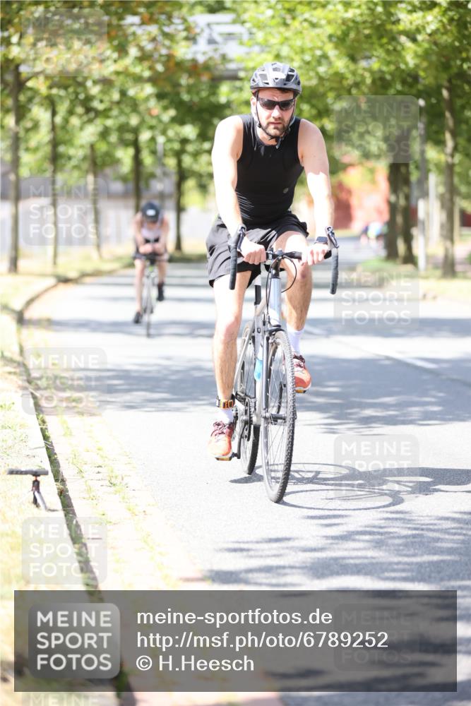 11.08.2024 - GEWOBA Citytriathlon Bremen H.Heesch http://msf.ph/oto/6789252 11.08.2024 13:15:49 Radfahren 358, 361, 421, 445, 485, 503, 512, 524, 536, xxx, 665 meine-sportfotos.de