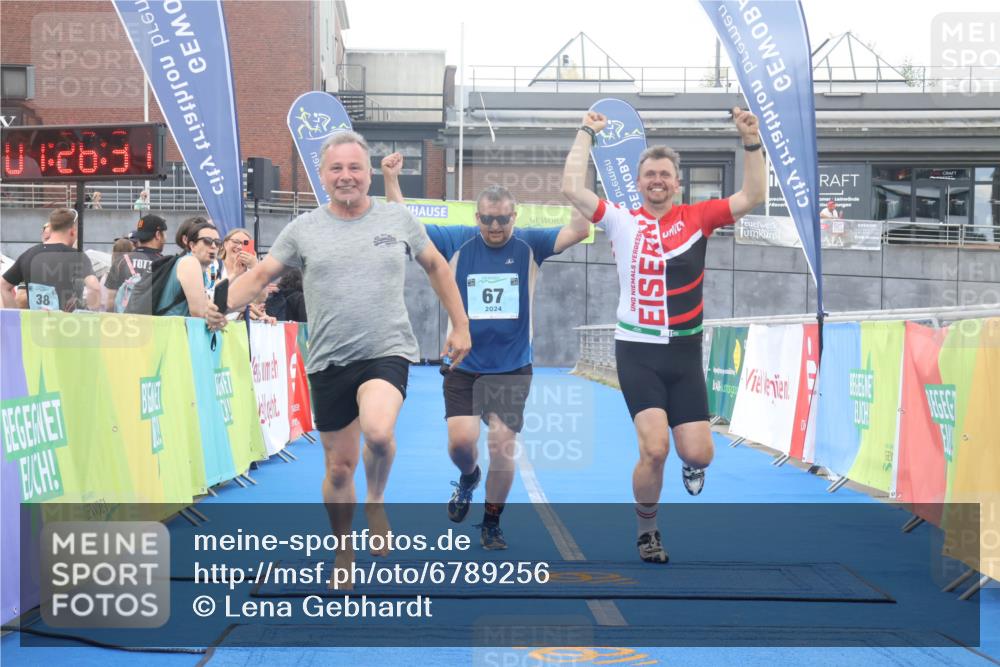 11.08.2024 - GEWOBA Citytriathlon Bremen Lena Gebhardt http://msf.ph/oto/6789256 11.08.2024 11:26:34 Ziel 67 meine-sportfotos.de