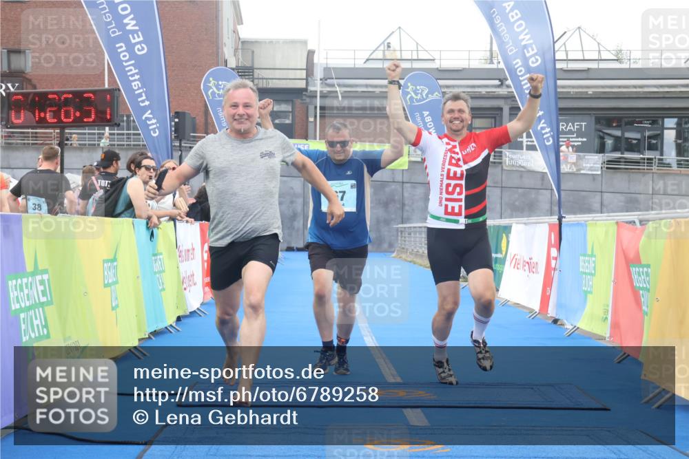 11.08.2024 - GEWOBA Citytriathlon Bremen Lena Gebhardt http://msf.ph/oto/6789258 11.08.2024 11:26:34 Ziel 67 meine-sportfotos.de