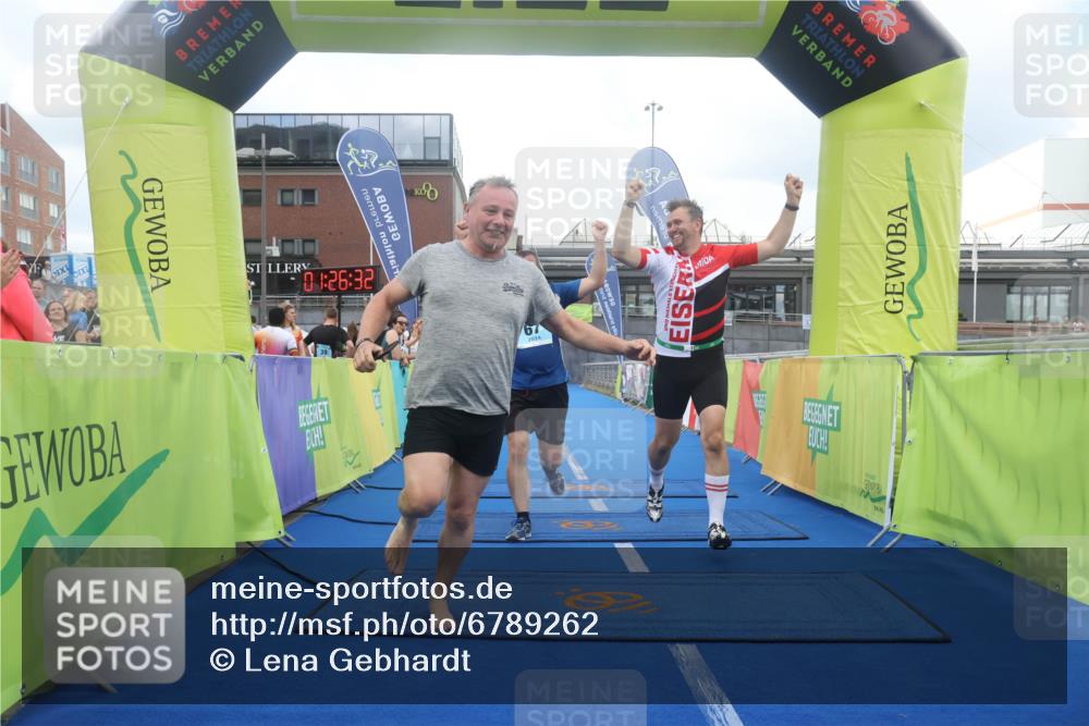 11.08.2024 - GEWOBA Citytriathlon Bremen Lena Gebhardt http://msf.ph/oto/6789262 11.08.2024 11:26:35 Ziel 67 meine-sportfotos.de