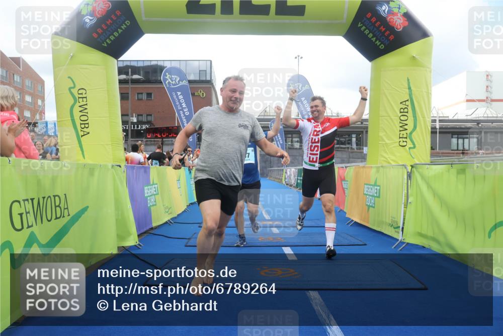 11.08.2024 - GEWOBA Citytriathlon Bremen Lena Gebhardt http://msf.ph/oto/6789264 11.08.2024 11:26:35 Ziel 67 meine-sportfotos.de