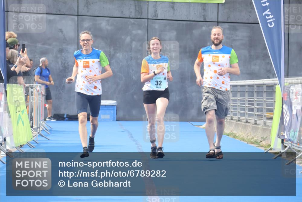 11.08.2024 - GEWOBA Citytriathlon Bremen Lena Gebhardt http://msf.ph/oto/6789282 11.08.2024 11:26:57 Ziel 32 meine-sportfotos.de