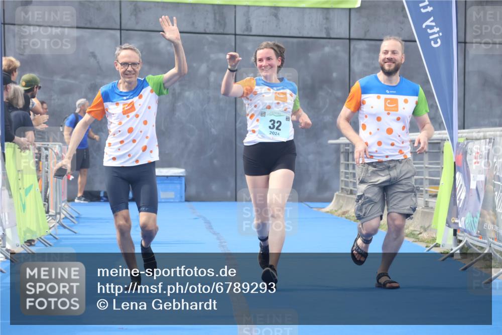 11.08.2024 - GEWOBA Citytriathlon Bremen Lena Gebhardt http://msf.ph/oto/6789293 11.08.2024 11:26:58 Ziel 32 meine-sportfotos.de