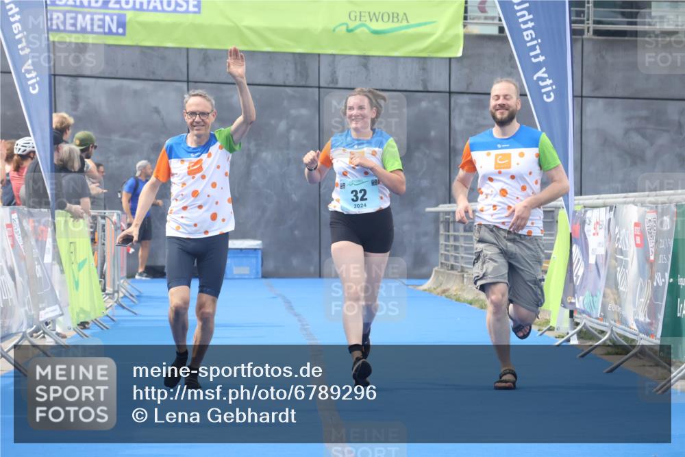 11.08.2024 - GEWOBA Citytriathlon Bremen Lena Gebhardt http://msf.ph/oto/6789296 11.08.2024 11:26:59 Ziel 32 meine-sportfotos.de