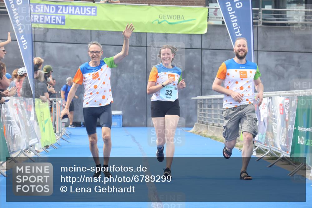 11.08.2024 - GEWOBA Citytriathlon Bremen Lena Gebhardt http://msf.ph/oto/6789299 11.08.2024 11:26:59 Ziel 32 meine-sportfotos.de