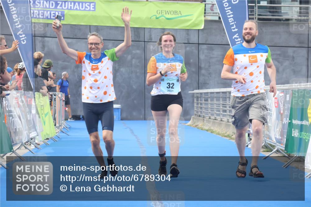 11.08.2024 - GEWOBA Citytriathlon Bremen Lena Gebhardt http://msf.ph/oto/6789304 11.08.2024 11:27:00 Ziel 32 meine-sportfotos.de