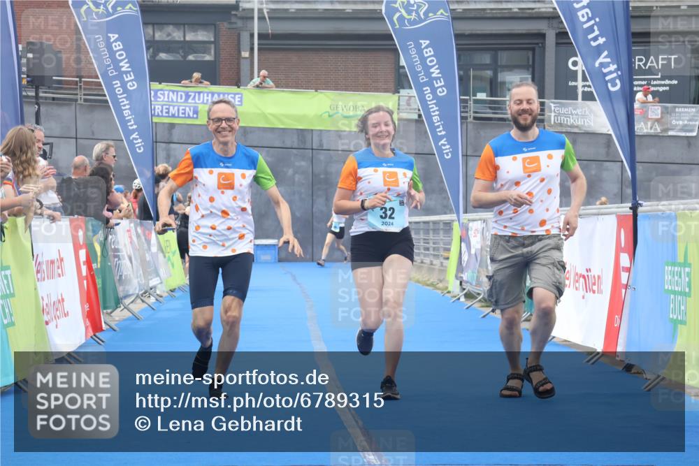 11.08.2024 - GEWOBA Citytriathlon Bremen Lena Gebhardt http://msf.ph/oto/6789315 11.08.2024 11:27:01 Ziel 32, 44 meine-sportfotos.de