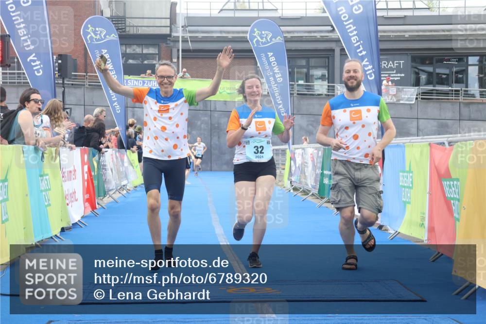 11.08.2024 - GEWOBA Citytriathlon Bremen Lena Gebhardt http://msf.ph/oto/6789320 11.08.2024 11:27:02 Ziel 32, 44 meine-sportfotos.de