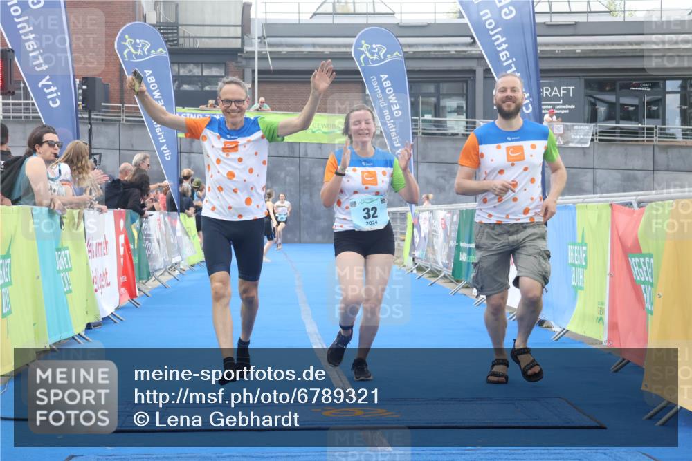 11.08.2024 - GEWOBA Citytriathlon Bremen Lena Gebhardt http://msf.ph/oto/6789321 11.08.2024 11:27:02 Ziel 32, 44 meine-sportfotos.de