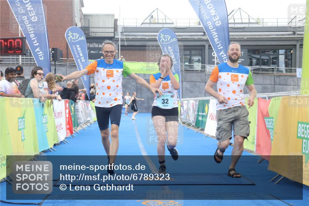 11.08.2024 - GEWOBA Citytriathlon Bremen Lena Gebhardt http://msf.ph/oto/6789323 11.08.2024 11:27:03 Ziel 32, 44 meine-sportfotos.de