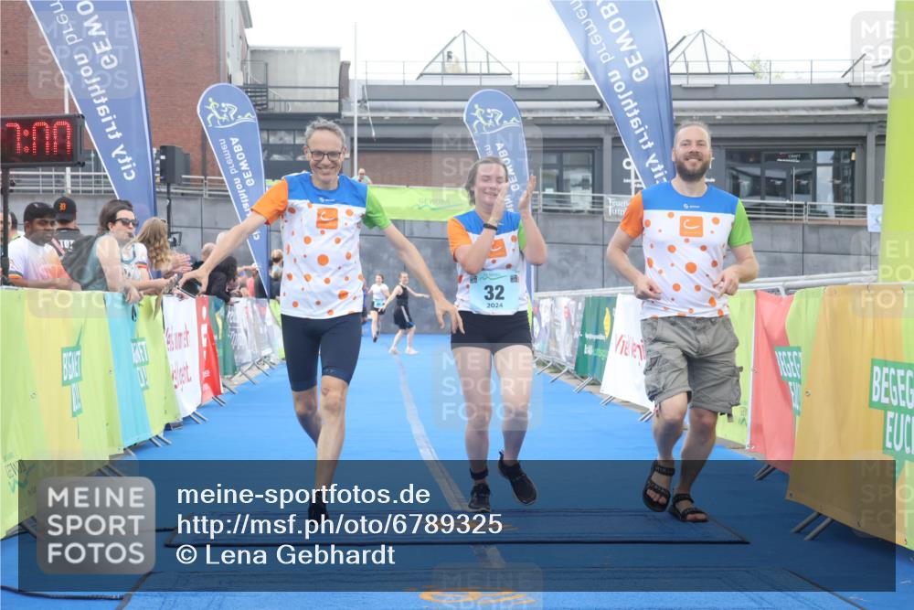 11.08.2024 - GEWOBA Citytriathlon Bremen Lena Gebhardt http://msf.ph/oto/6789325 11.08.2024 11:27:03 Ziel 32, 44 meine-sportfotos.de