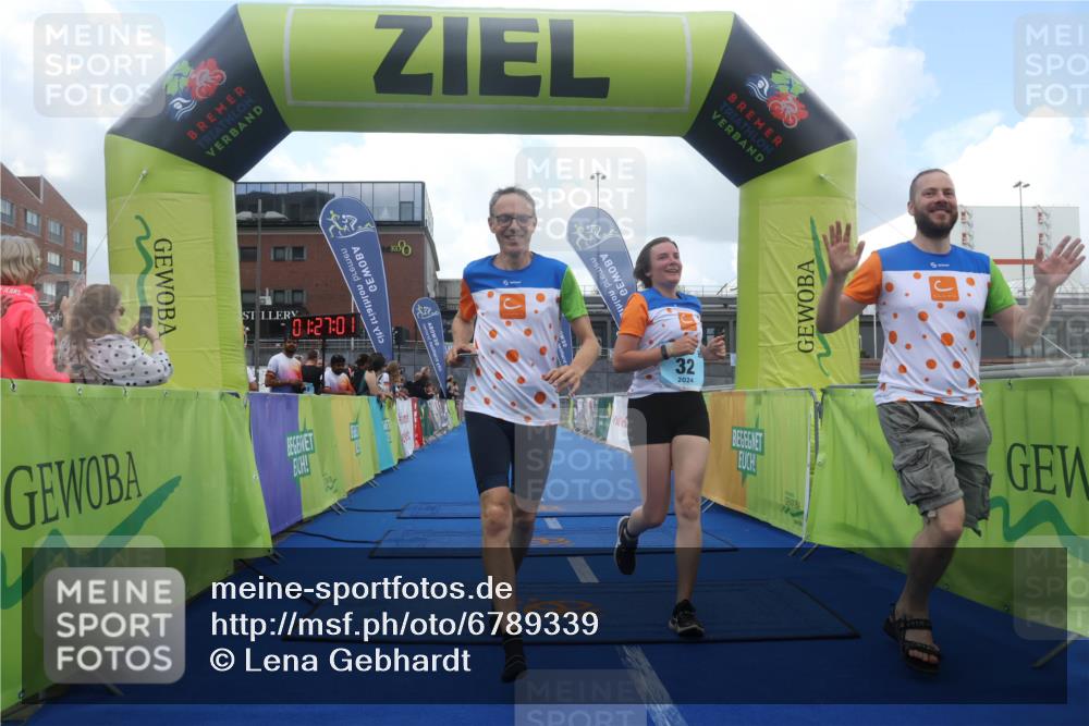 11.08.2024 - GEWOBA Citytriathlon Bremen Lena Gebhardt http://msf.ph/oto/6789339 11.08.2024 11:27:05 Ziel 6, 32, 44 meine-sportfotos.de