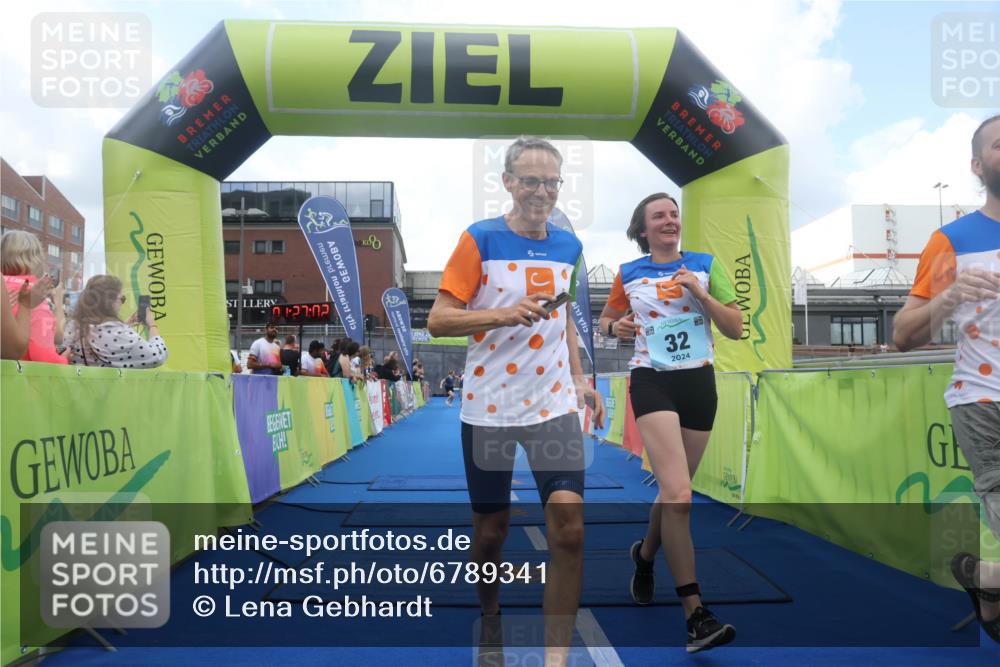 11.08.2024 - GEWOBA Citytriathlon Bremen Lena Gebhardt http://msf.ph/oto/6789341 11.08.2024 11:27:05 Ziel 6, 32, 44 meine-sportfotos.de