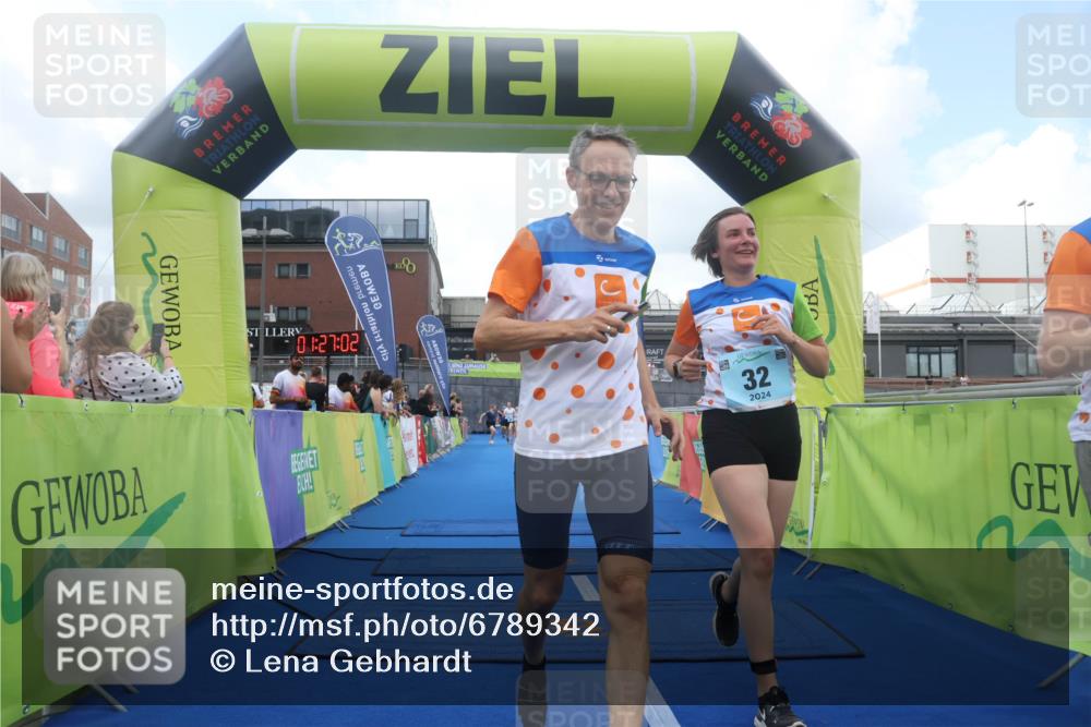 11.08.2024 - GEWOBA Citytriathlon Bremen Lena Gebhardt http://msf.ph/oto/6789342 11.08.2024 11:27:05 Ziel 6, 32, 44 meine-sportfotos.de