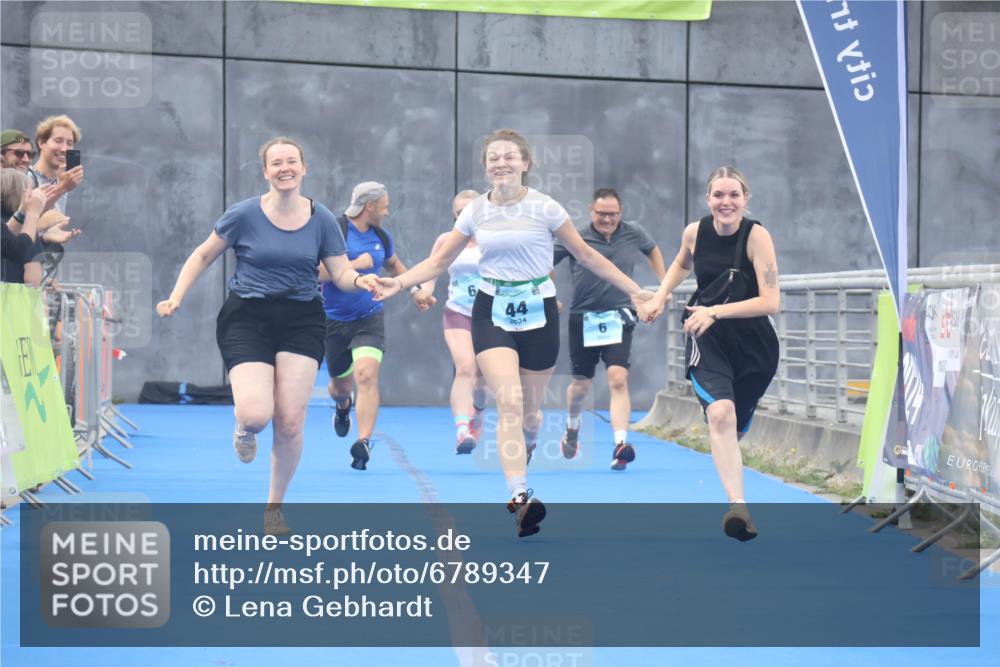 11.08.2024 - GEWOBA Citytriathlon Bremen Lena Gebhardt http://msf.ph/oto/6789347 11.08.2024 11:27:07 Ziel 6, 32, 44 meine-sportfotos.de