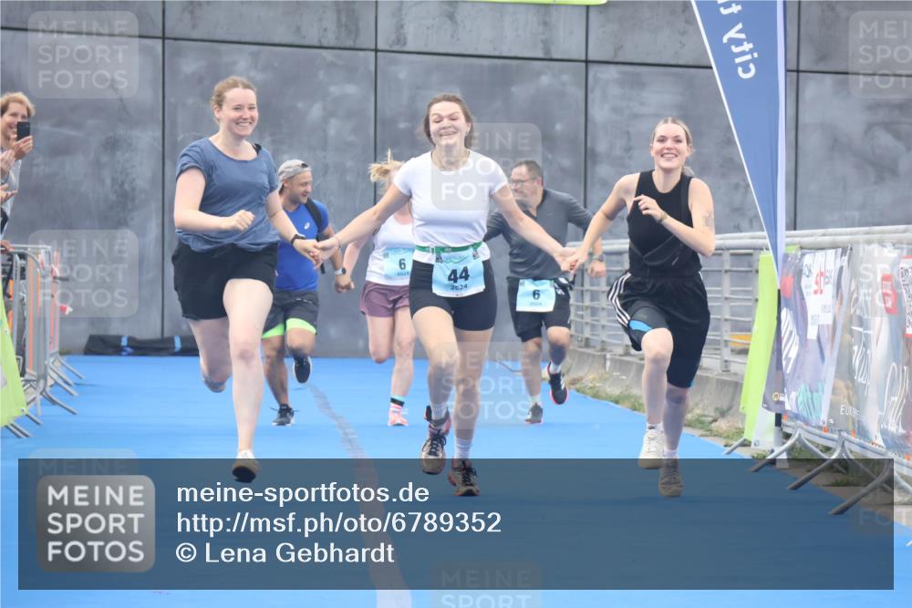 11.08.2024 - GEWOBA Citytriathlon Bremen Lena Gebhardt http://msf.ph/oto/6789352 11.08.2024 11:27:08 Ziel 6, 32, 44 meine-sportfotos.de