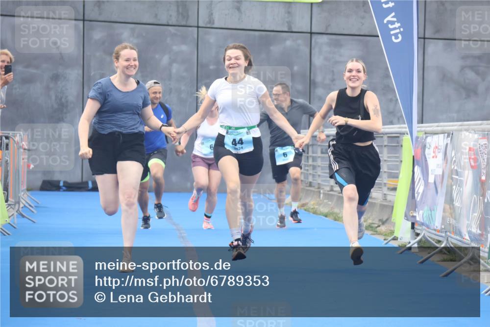 11.08.2024 - GEWOBA Citytriathlon Bremen Lena Gebhardt http://msf.ph/oto/6789353 11.08.2024 11:27:08 Ziel 6, 32, 44 meine-sportfotos.de