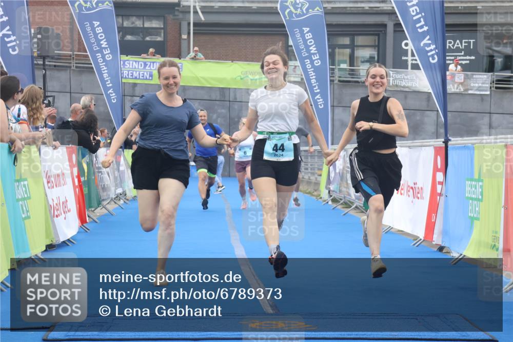 11.08.2024 - GEWOBA Citytriathlon Bremen Lena Gebhardt http://msf.ph/oto/6789373 11.08.2024 11:27:10 Ziel 6, 32, 44 meine-sportfotos.de