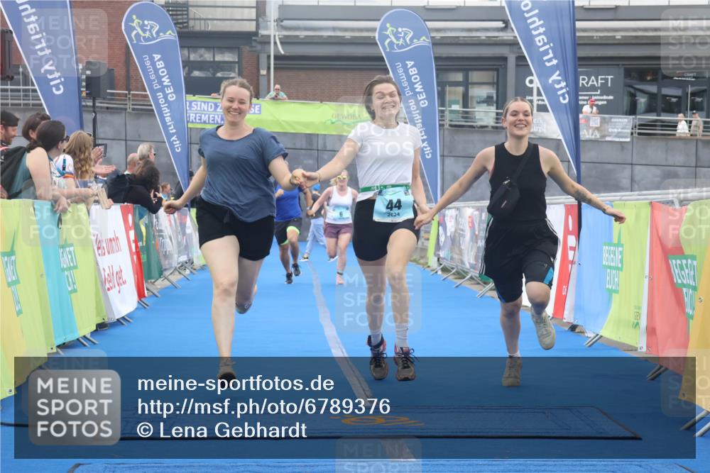 11.08.2024 - GEWOBA Citytriathlon Bremen Lena Gebhardt http://msf.ph/oto/6789376 11.08.2024 11:27:10 Ziel 6, 32, 44 meine-sportfotos.de