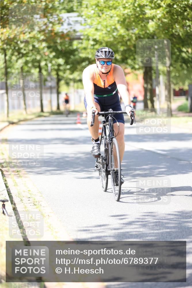11.08.2024 - GEWOBA Citytriathlon Bremen H.Heesch http://msf.ph/oto/6789377 11.08.2024 13:16:06 Radfahren 276, 362, 421, 503, 515, 536 meine-sportfotos.de