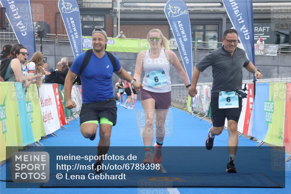 11.08.2024 - GEWOBA Citytriathlon Bremen Lena Gebhardt http://msf.ph/oto/6789398 11.08.2024 11:27:14 Ziel 6, 7, 42, 44 meine-sportfotos.de