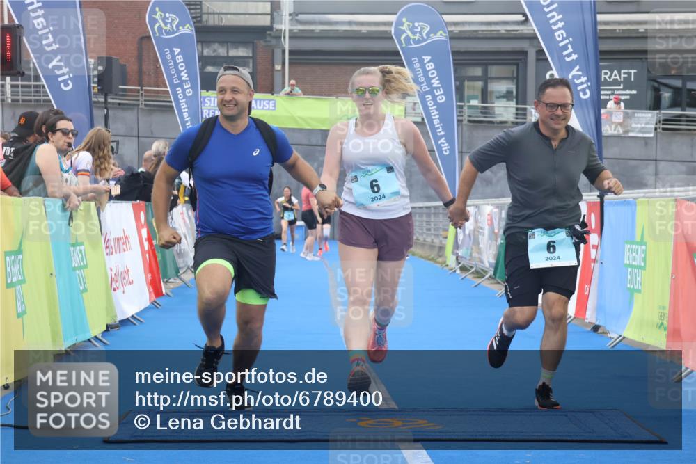 11.08.2024 - GEWOBA Citytriathlon Bremen Lena Gebhardt http://msf.ph/oto/6789400 11.08.2024 11:27:14 Ziel 6, 7, 42, 44 meine-sportfotos.de