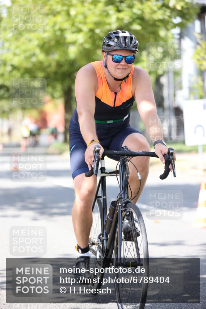 11.08.2024 - GEWOBA Citytriathlon Bremen H.Heesch http://msf.ph/oto/6789404 11.08.2024 13:16:06 Radfahren 276, 362, 421, 503, 515, 536 meine-sportfotos.de