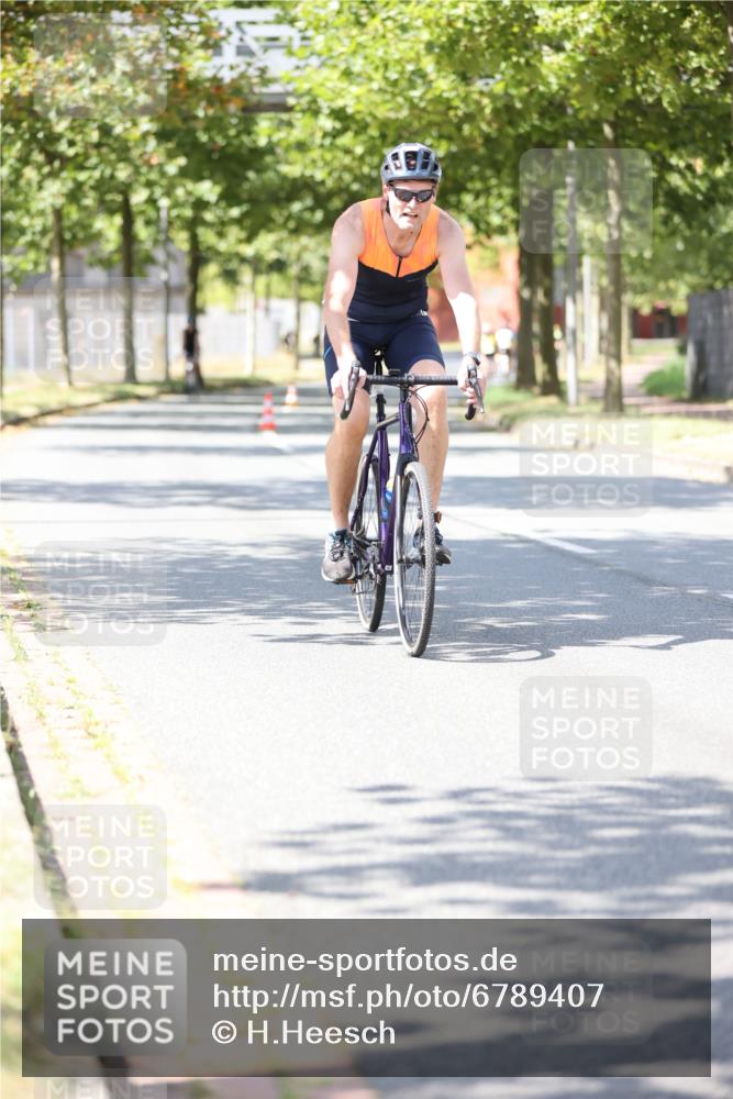 11.08.2024 - GEWOBA Citytriathlon Bremen H.Heesch http://msf.ph/oto/6789407 11.08.2024 13:16:12 Radfahren 276, 362, 409, 515 meine-sportfotos.de