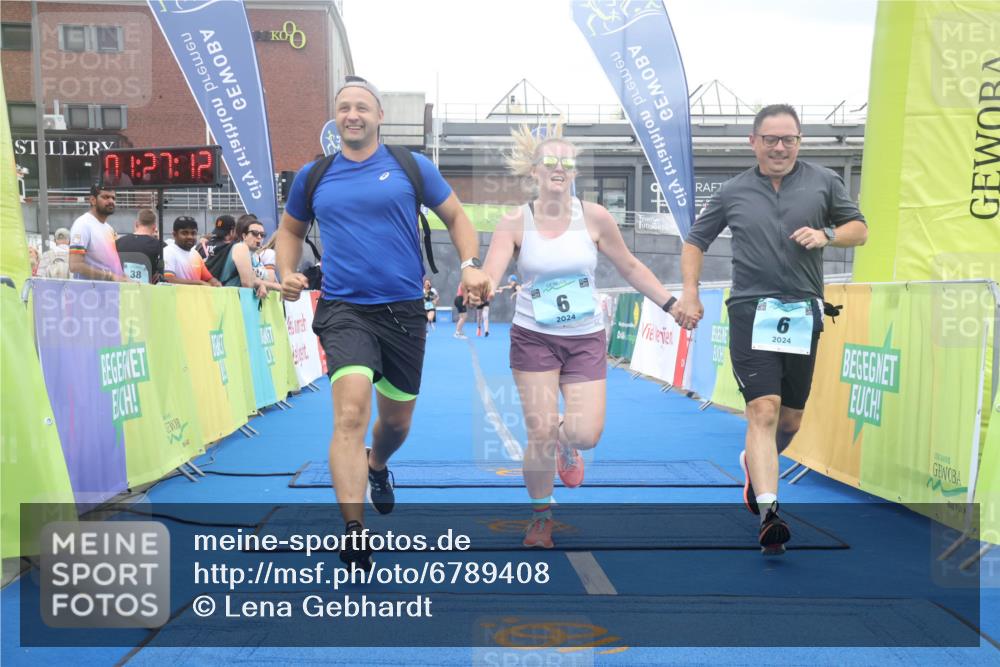 11.08.2024 - GEWOBA Citytriathlon Bremen Lena Gebhardt http://msf.ph/oto/6789408 11.08.2024 11:27:15 Ziel 6, 7, 42, 44 meine-sportfotos.de