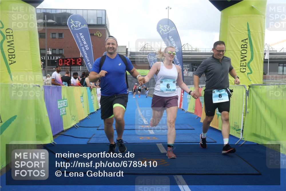 11.08.2024 - GEWOBA Citytriathlon Bremen Lena Gebhardt http://msf.ph/oto/6789410 11.08.2024 11:27:15 Ziel 6, 7, 42, 44 meine-sportfotos.de