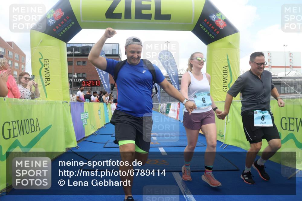 11.08.2024 - GEWOBA Citytriathlon Bremen Lena Gebhardt http://msf.ph/oto/6789414 11.08.2024 11:27:16 Ziel 6, 7, 42, 44 meine-sportfotos.de