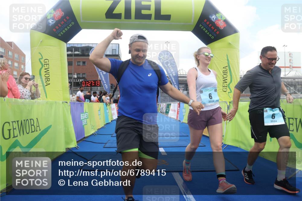 11.08.2024 - GEWOBA Citytriathlon Bremen Lena Gebhardt http://msf.ph/oto/6789415 11.08.2024 11:27:16 Ziel 6, 7, 42, 44 meine-sportfotos.de