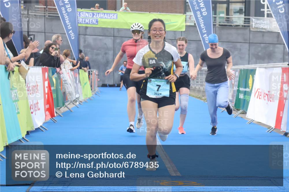 11.08.2024 - GEWOBA Citytriathlon Bremen Lena Gebhardt http://msf.ph/oto/6789435 11.08.2024 11:27:21 Ziel 6, 7, 42 meine-sportfotos.de