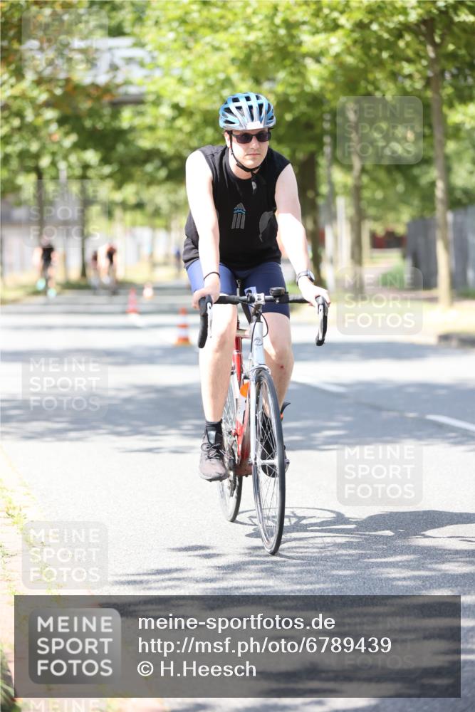 11.08.2024 - GEWOBA Citytriathlon Bremen H.Heesch http://msf.ph/oto/6789439 11.08.2024 13:16:24 Radfahren 409, 420, 444, 564 meine-sportfotos.de