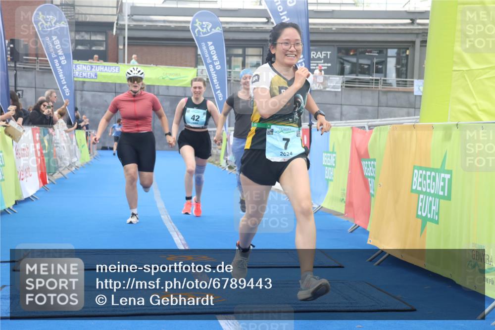 11.08.2024 - GEWOBA Citytriathlon Bremen Lena Gebhardt http://msf.ph/oto/6789443 11.08.2024 11:27:22 Ziel 6, 7, 42 meine-sportfotos.de