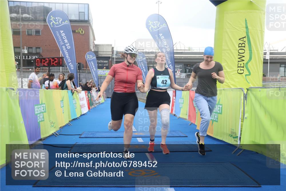 11.08.2024 - GEWOBA Citytriathlon Bremen Lena Gebhardt http://msf.ph/oto/6789452 11.08.2024 11:27:24 Ziel 7, 42 meine-sportfotos.de