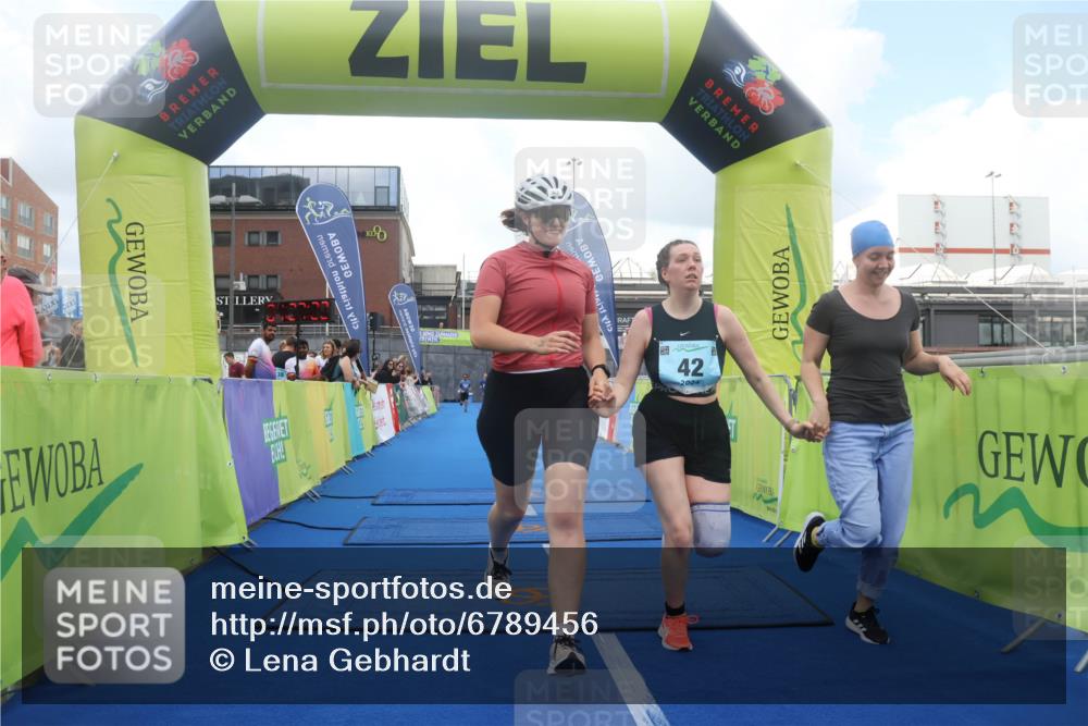 11.08.2024 - GEWOBA Citytriathlon Bremen Lena Gebhardt http://msf.ph/oto/6789456 11.08.2024 11:27:25 Ziel 7, 42 meine-sportfotos.de