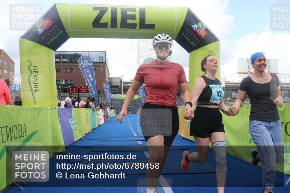 11.08.2024 - GEWOBA Citytriathlon Bremen Lena Gebhardt http://msf.ph/oto/6789458 11.08.2024 11:27:25 Ziel 7, 42 meine-sportfotos.de