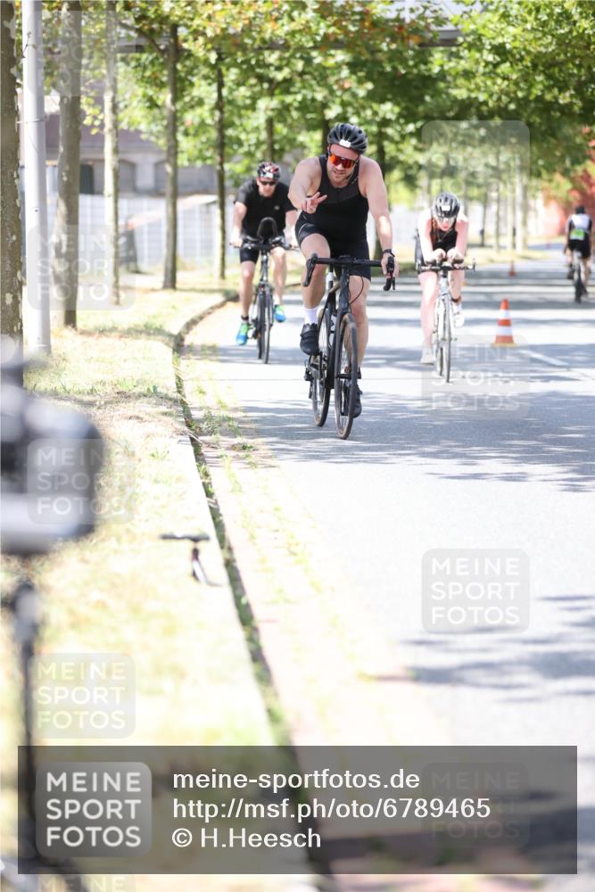 11.08.2024 - GEWOBA Citytriathlon Bremen H.Heesch http://msf.ph/oto/6789465 11.08.2024 13:16:29 Radfahren 409, 420, 444, 564 meine-sportfotos.de