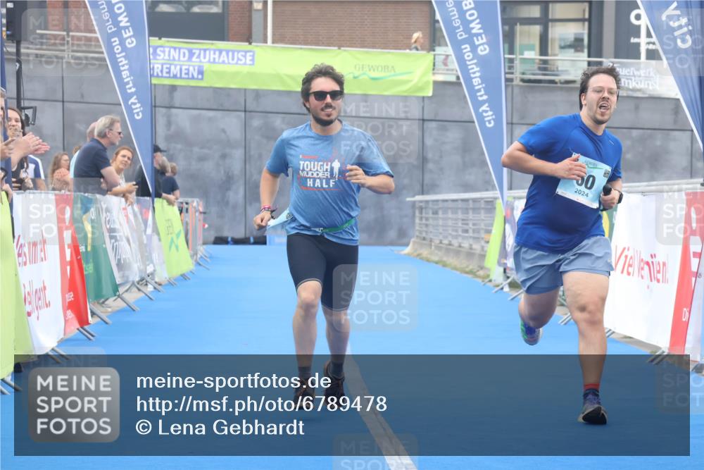 11.08.2024 - GEWOBA Citytriathlon Bremen Lena Gebhardt http://msf.ph/oto/6789478 11.08.2024 11:27:31 Ziel 42 meine-sportfotos.de