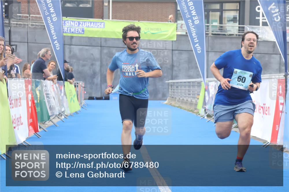 11.08.2024 - GEWOBA Citytriathlon Bremen Lena Gebhardt http://msf.ph/oto/6789480 11.08.2024 11:27:31 Ziel 42 meine-sportfotos.de