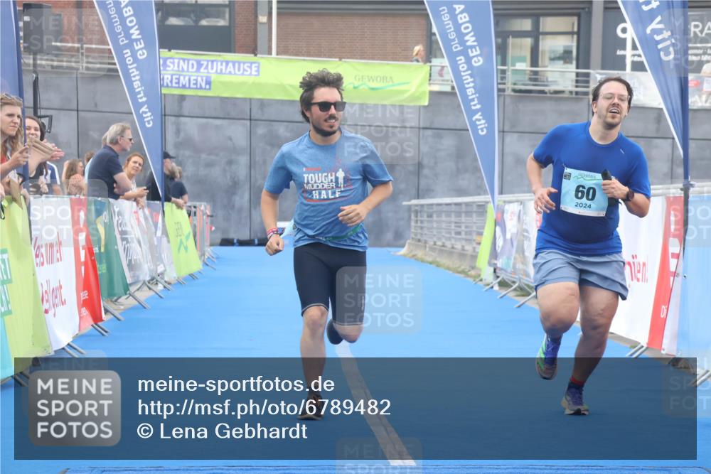 11.08.2024 - GEWOBA Citytriathlon Bremen Lena Gebhardt http://msf.ph/oto/6789482 11.08.2024 11:27:31 Ziel 42 meine-sportfotos.de