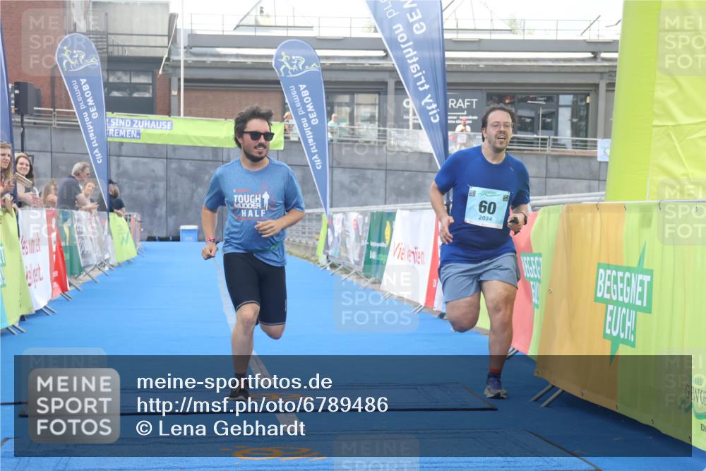 11.08.2024 - GEWOBA Citytriathlon Bremen Lena Gebhardt http://msf.ph/oto/6789486 11.08.2024 11:27:32 Ziel  meine-sportfotos.de